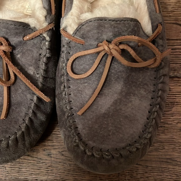 UGG Dokata Slippers - Picture 4 of 8
